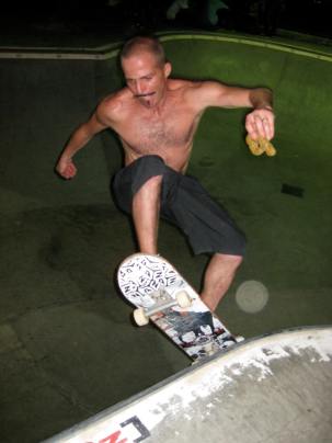 julien bergougnoux, bali skateboarding, sanur bowl